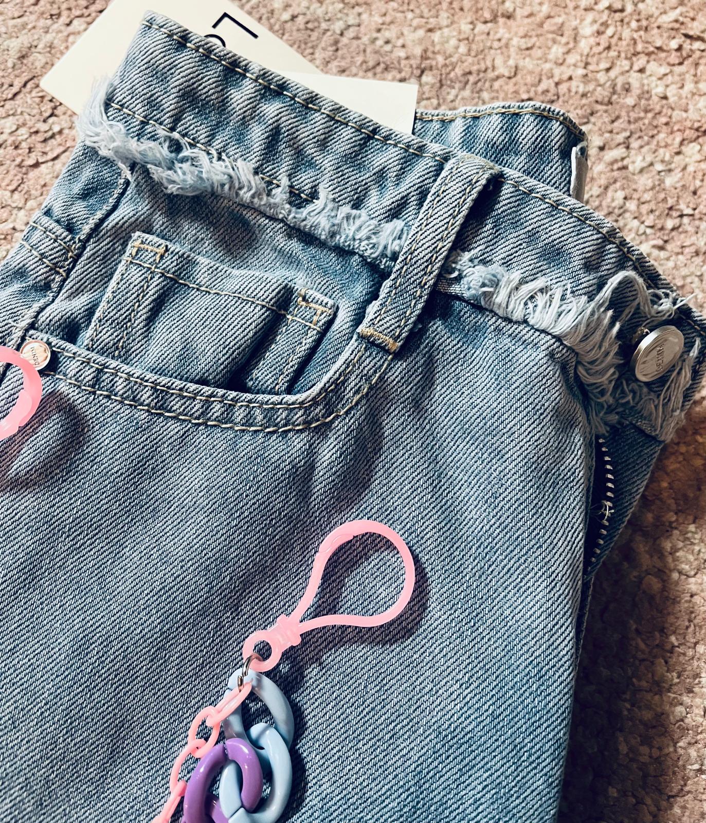 Jeans frangia e catena colorata