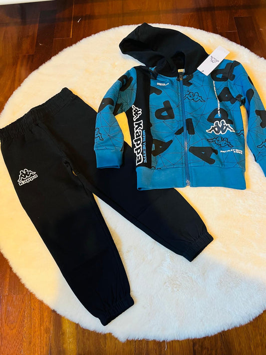 Completo tuta Bimbo KAPPA (3–7 Anni) – Felpa e Pantalone Sportivo